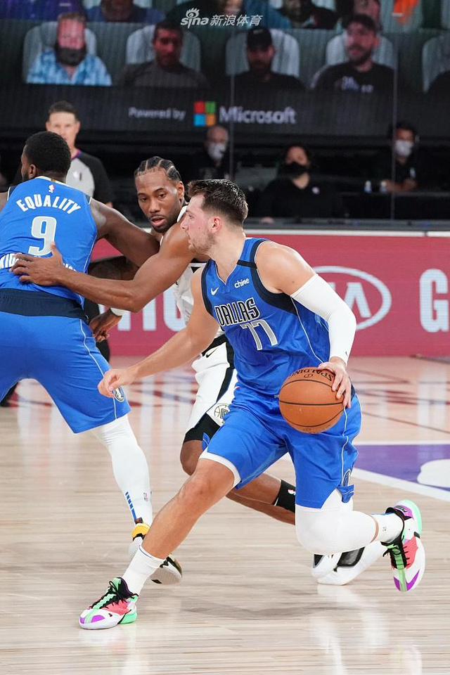 占据绝对高 占据绝对高